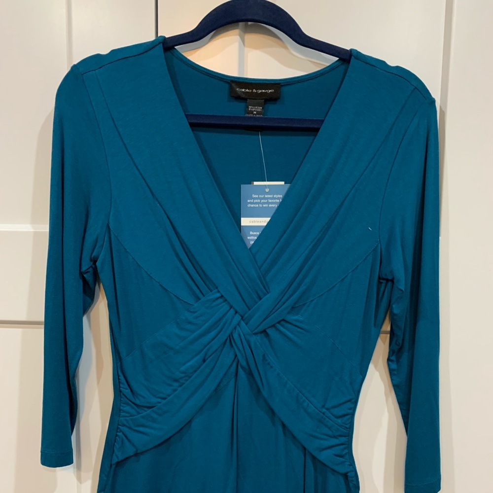 Cable & Gauge V-Neck Top with criss-cross center